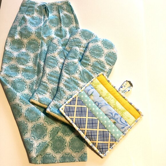 NWOT Handmade Waist Apron + Oven Mitts, Gloves + Pot Holder  Kitchen Linens - Picture 1 of 7